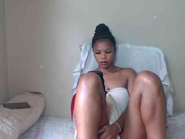 BadGirlMonaa webcam