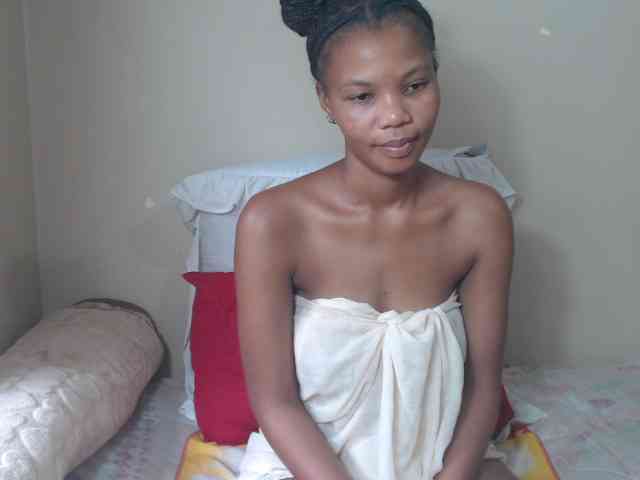 BadGirlMonaa webcam