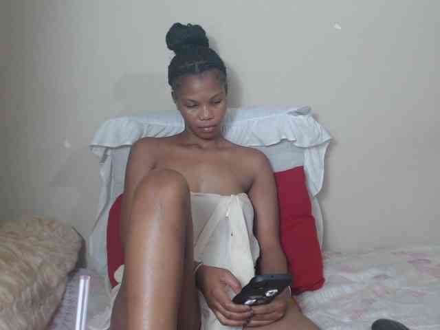 BadGirlMonaa webcam