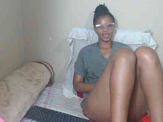 BadGirlMonaa webcam