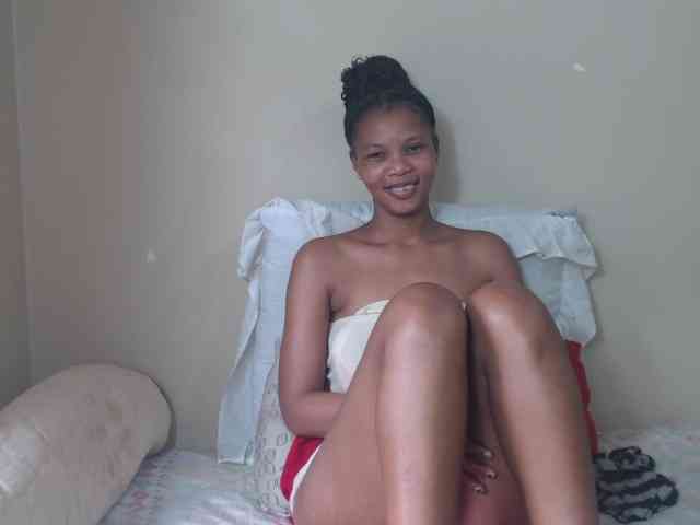 BadGirlMonaa webcam