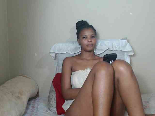 BadGirlMonaa webcam