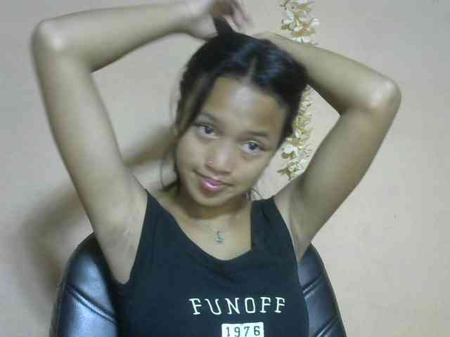 Laura1881 webcam