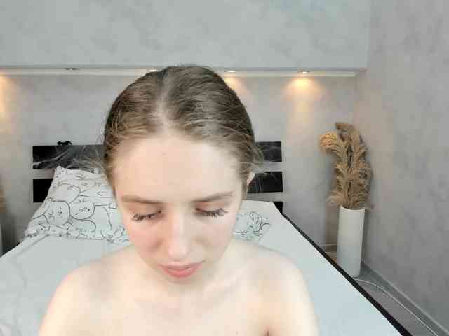 Camilla-Kelly webcam