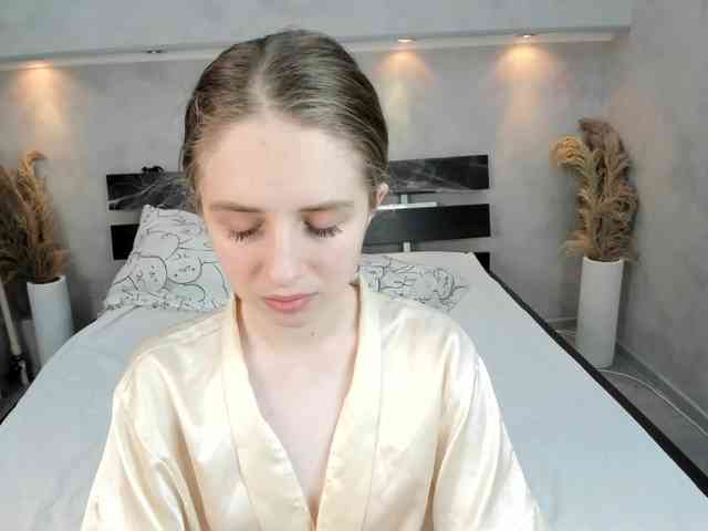 Camilla-Kelly webcam