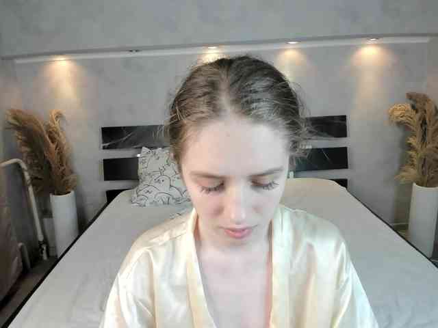 Camilla-Kelly webcam