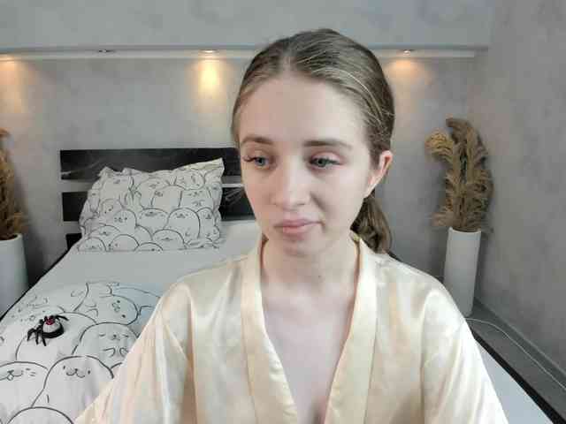 Camilla-Kelly webcam