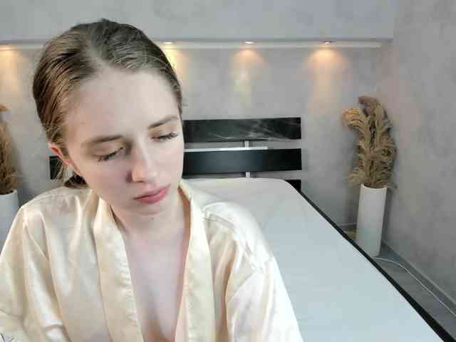 Camilla-Kelly webcam