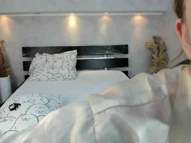 Camilla-Kelly webcam