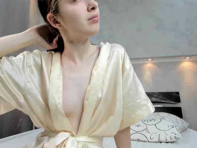 Camilla-Kelly webcam