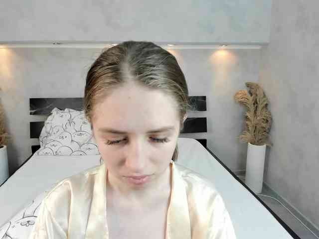 Camilla-Kelly webcam