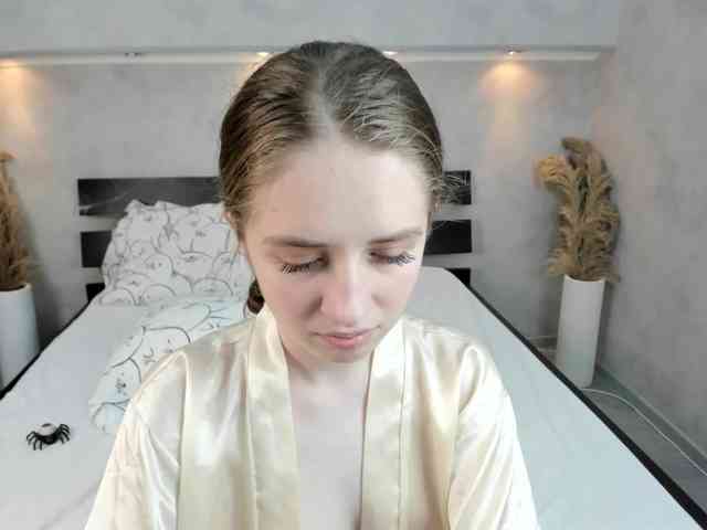 Camilla-Kelly webcam