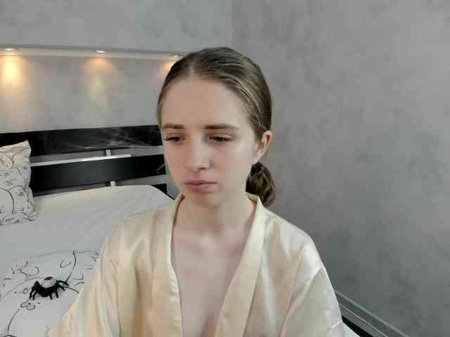 Camilla-Kelly webcam