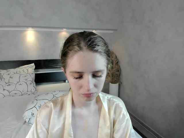 Camilla-Kelly webcam