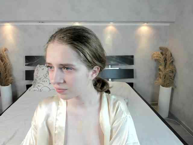 Camilla-Kelly webcam