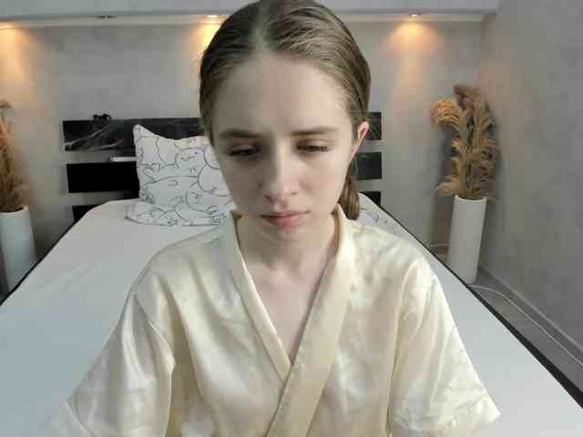 Camilla-Kelly webcam