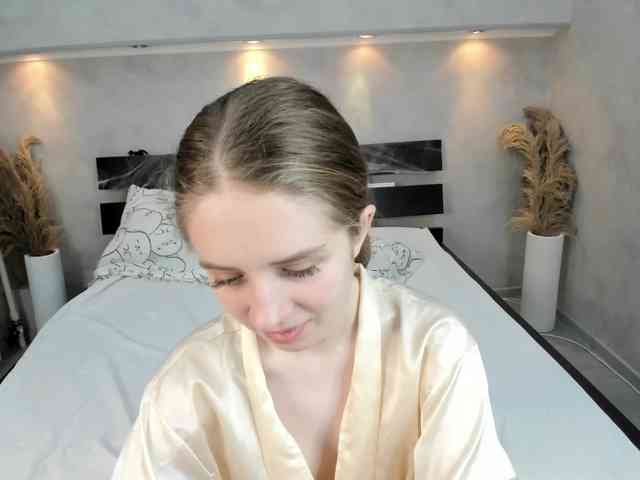 Camilla-Kelly webcam