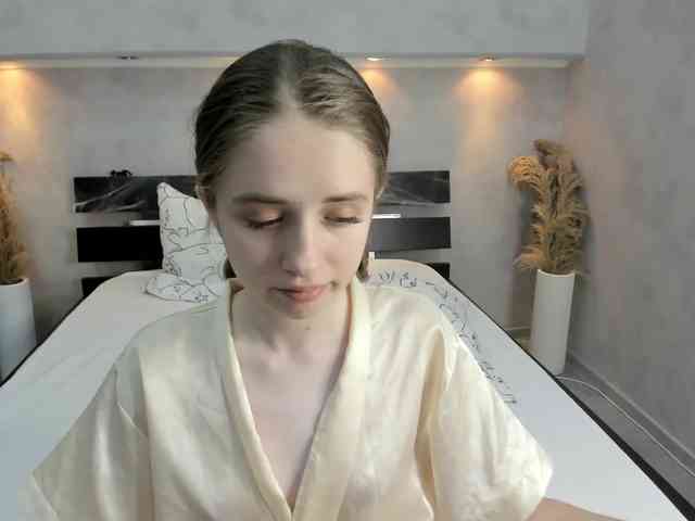 Camilla-Kelly webcam