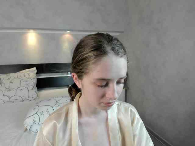 Camilla-Kelly webcam