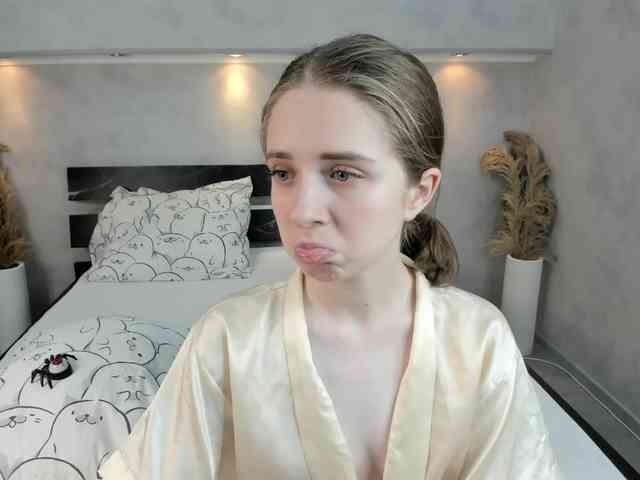 Camilla-Kelly webcam