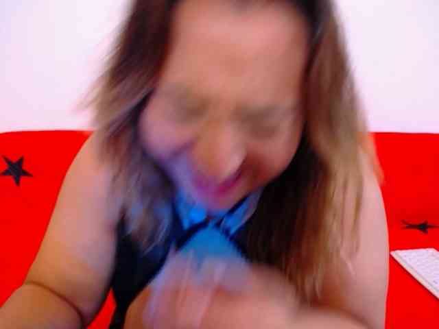 MyaDavies webcam