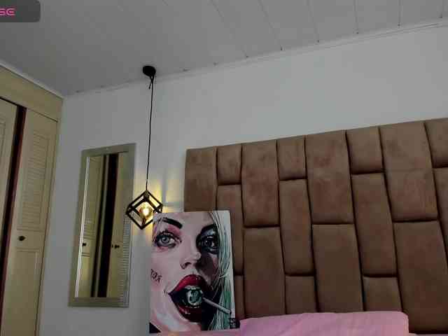 RavynRouge webcam