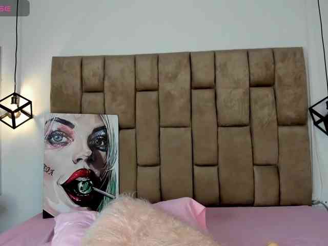 RavynRouge webcam