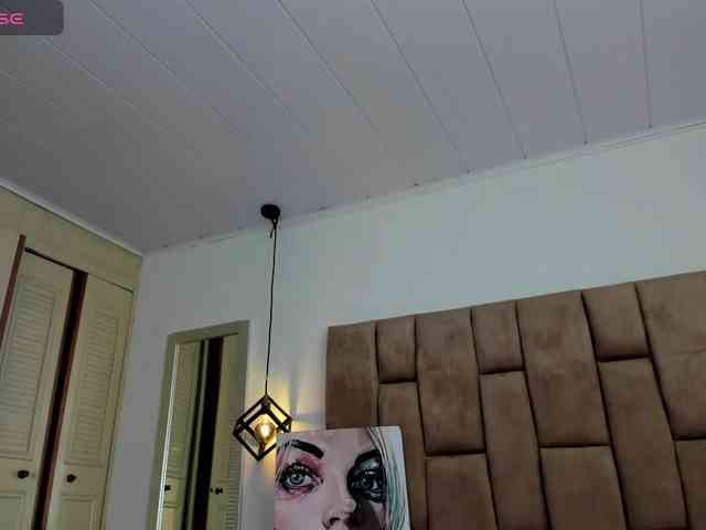 RavynRouge webcam