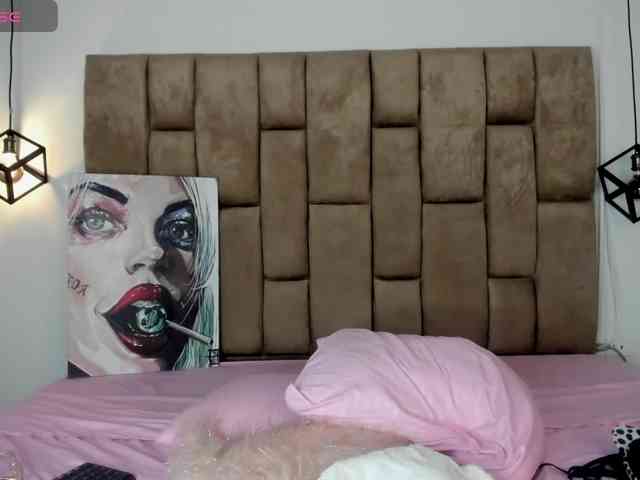 RavynRouge webcam