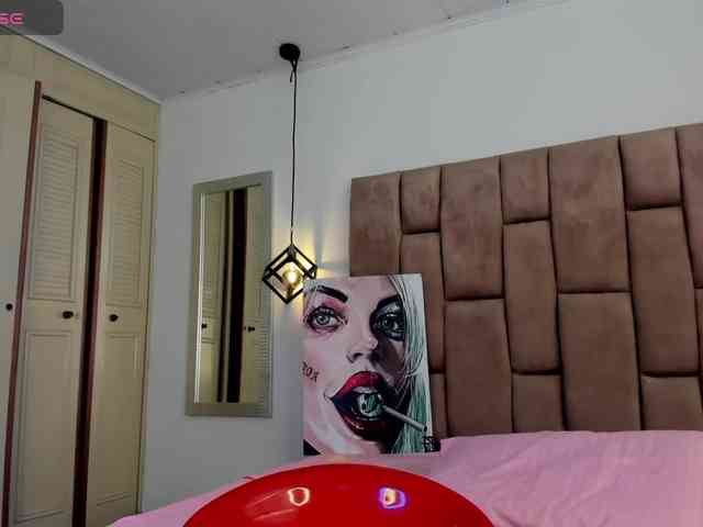 RavynRouge webcam