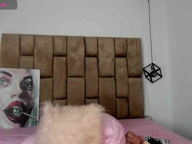 RavynRouge webcam