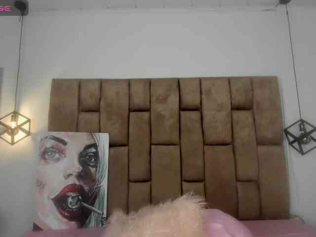 RavynRouge webcam