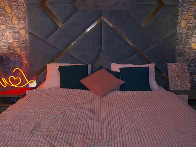 KamilaVibes webcam