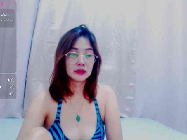 LadyPeach webcam