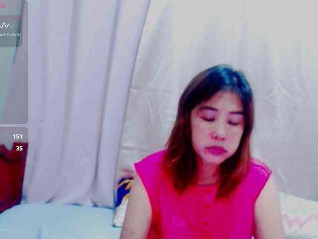LadyPeach webcam