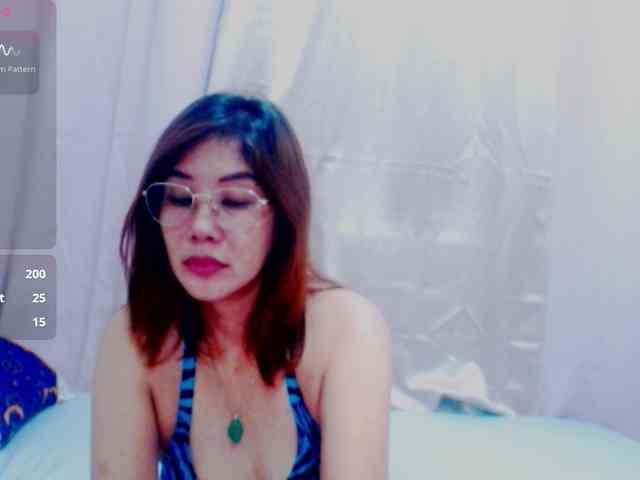 LadyPeach webcam