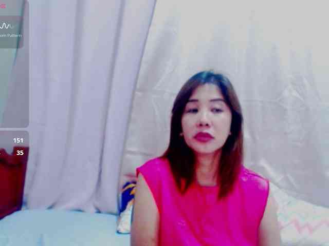 LadyPeach webcam