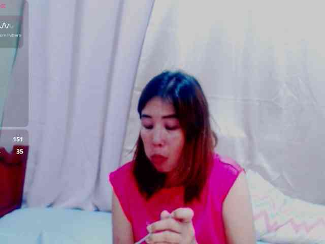 LadyPeach webcam