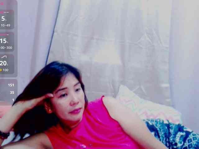LadyPeach webcam
