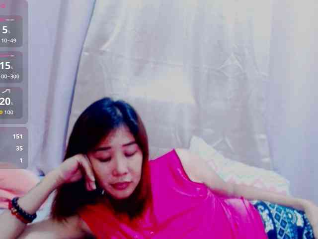 LadyPeach webcam