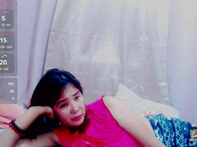 LadyPeach webcam