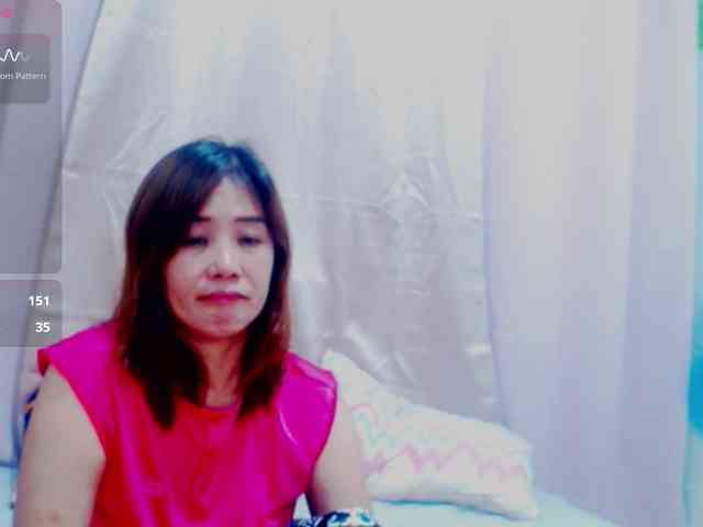 LadyPeach webcam