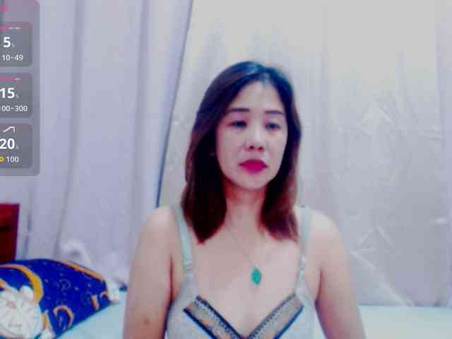 LadyPeach webcam