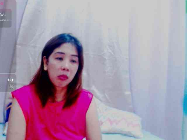 LadyPeach webcam