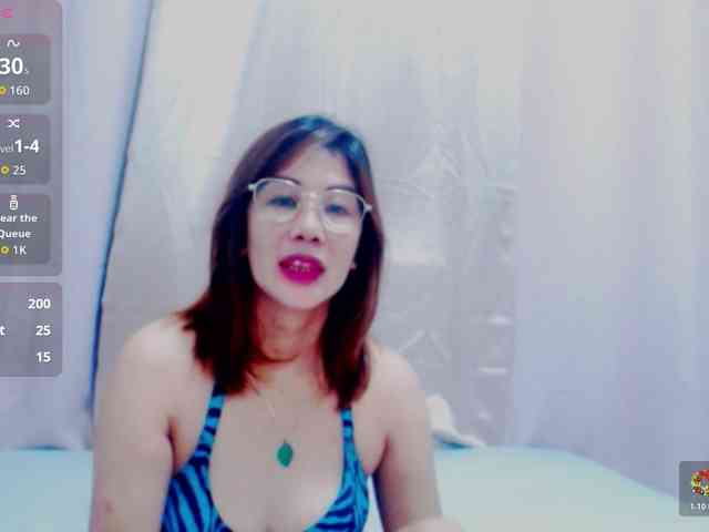 LadyPeach webcam