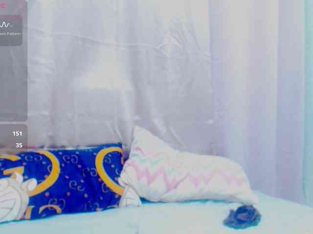 LadyPeach webcam