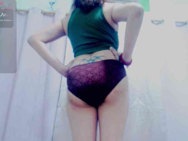 LadyPeach webcam