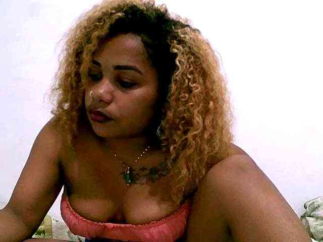 Monica1612 webcam