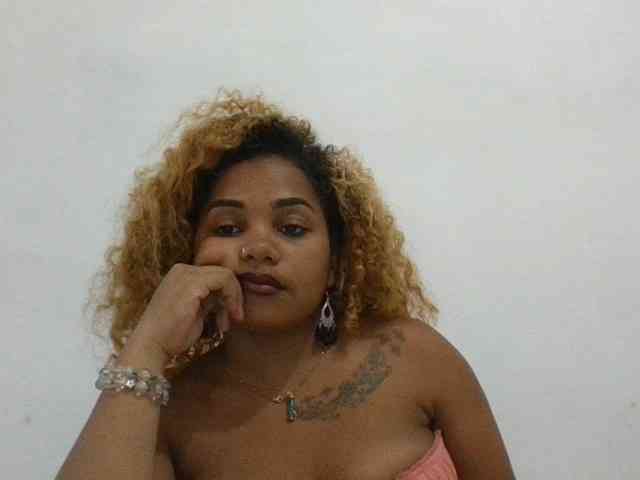 Monica1612 webcam