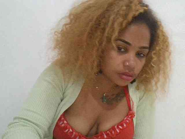 Monica1612 webcam